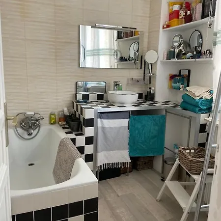 La Cite Des Fusains Paris